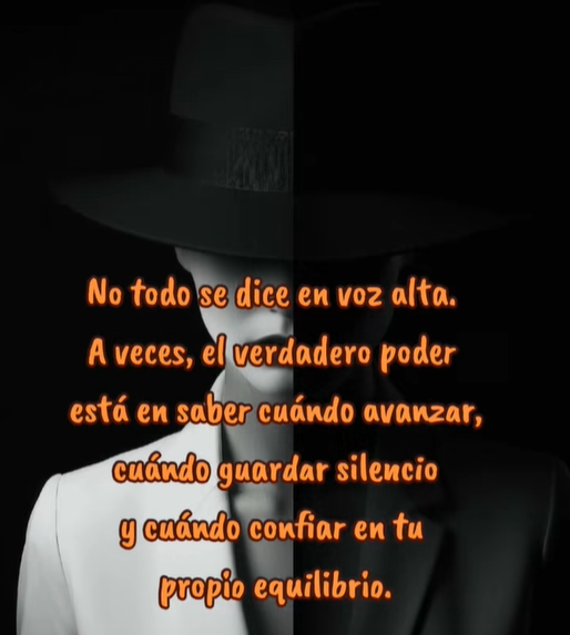Imagen simbólica en blanco y negro que representa el equilibrio interior, el silencio y la reflexión personal sobre cuándo avanzar y cuándo guardar silencio.