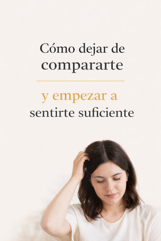 Mujer joven con expresión reflexiva sobre fondo claro junto al texto “Cómo dejar de compararte y empezar a sentirte suficiente”